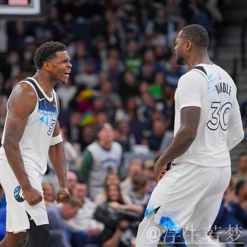 兰德尔接爱德华兹妙传 底角三分精准命中