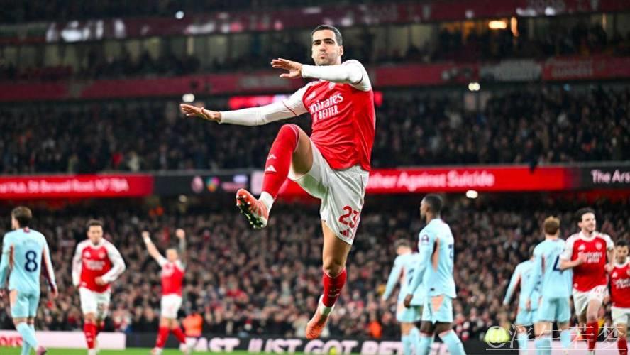 英超第14轮:阿森纳2-0布伦特福德 梅里诺传射建功萨卡破门赖斯伤退 英超第14轮:阿森纳2-0布伦特福德 梅里诺传射建功萨卡破门赖斯伤退