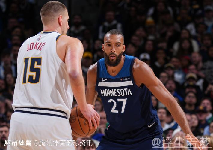 戈贝尔双手强扣补篮 兰德尔抛投失准