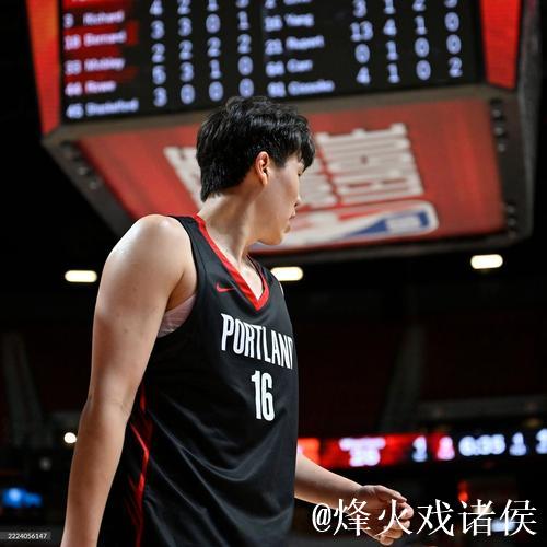 杨瀚森缺阵夏普砍24+9+5 开拓者主场轻松击败老鹰