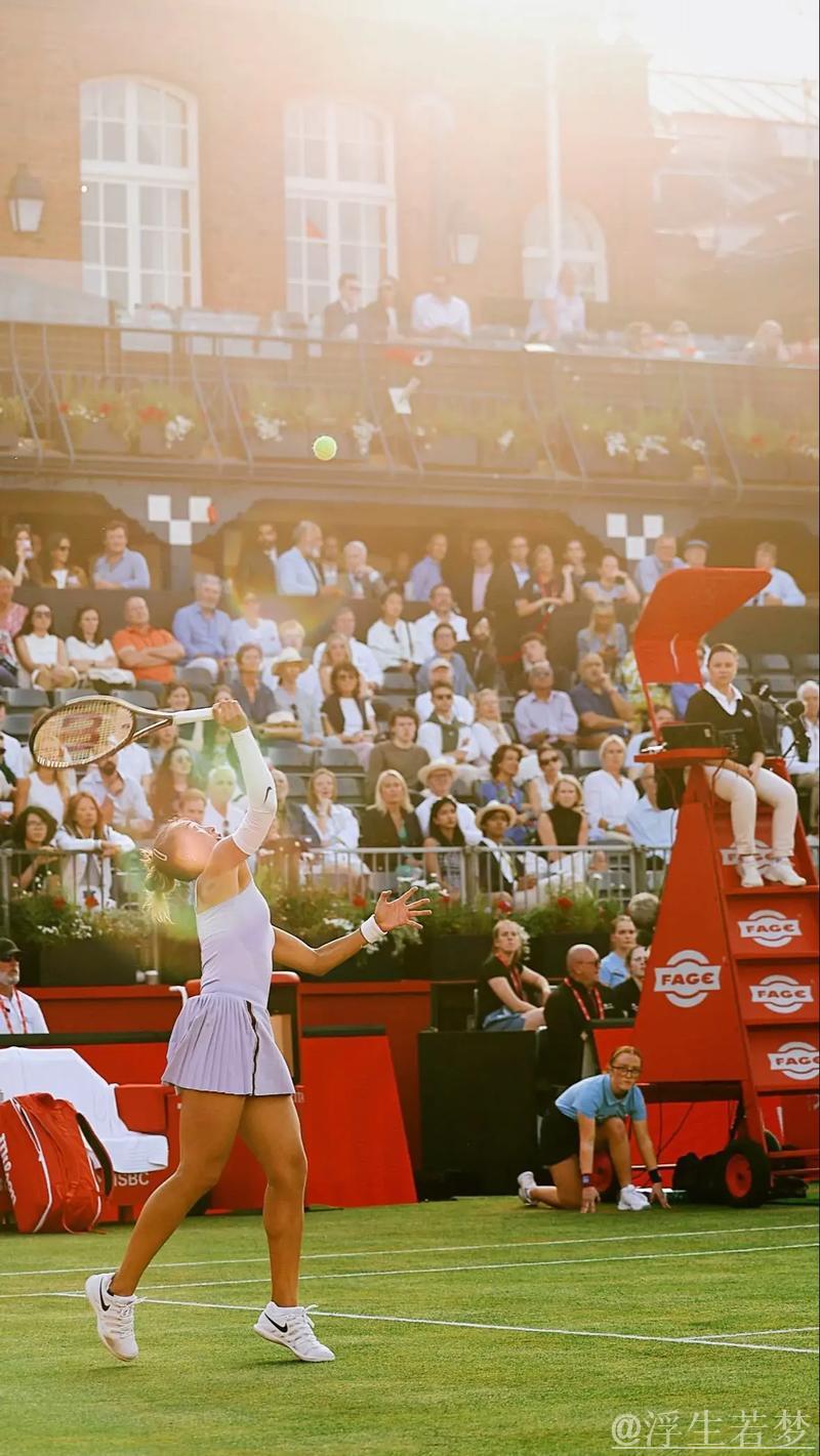 郑钦文草地赛季首战告捷 挺进女王杯单打八强 郑钦文草地赛季首战告捷 挺进女王杯单打八强