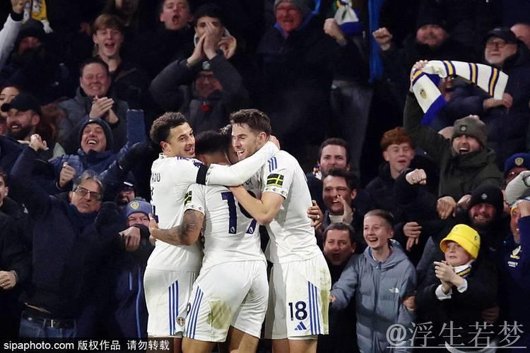 英超第14轮:切尔西1-3利兹联两场不胜 托辛失误送礼帕尔默复出 英超第14轮:切尔西1-3利兹联两场不胜 托辛失误送礼帕尔默复出